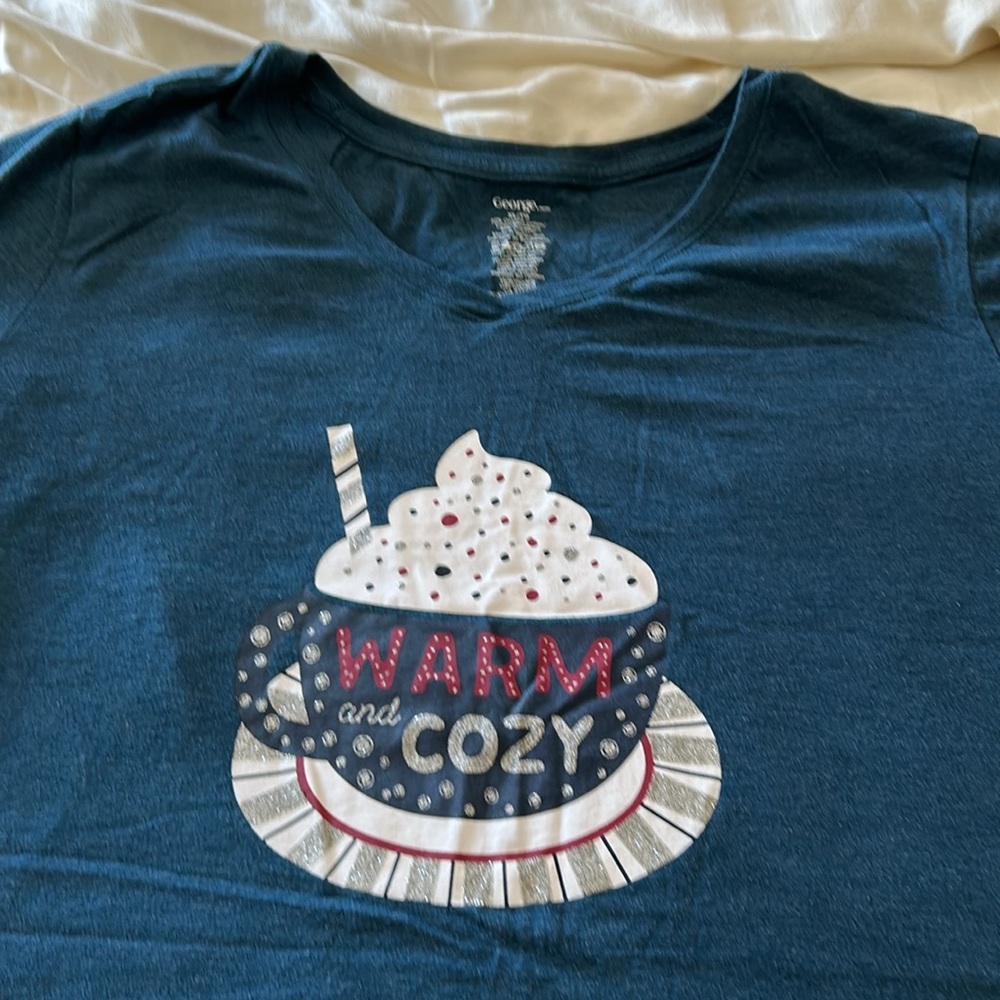 4 pack,Night shirts , size XL. Pink, mauve, animal print, navy blue, black moon.
